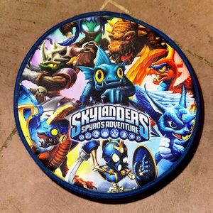 13 Skylander characters and carrying case